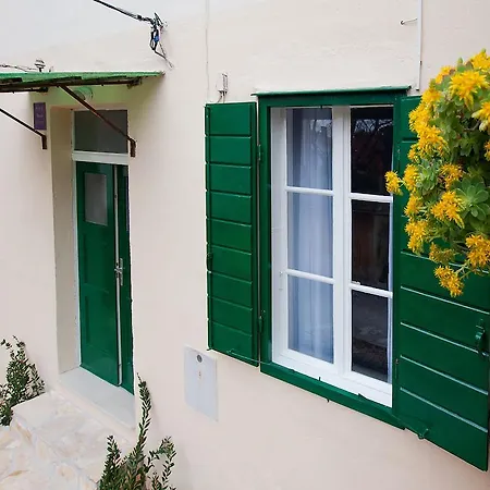 Casa de hóspedes Leta With Parking 3*