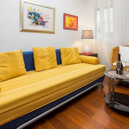 Leta With Parking بيت ضيافة سبليت